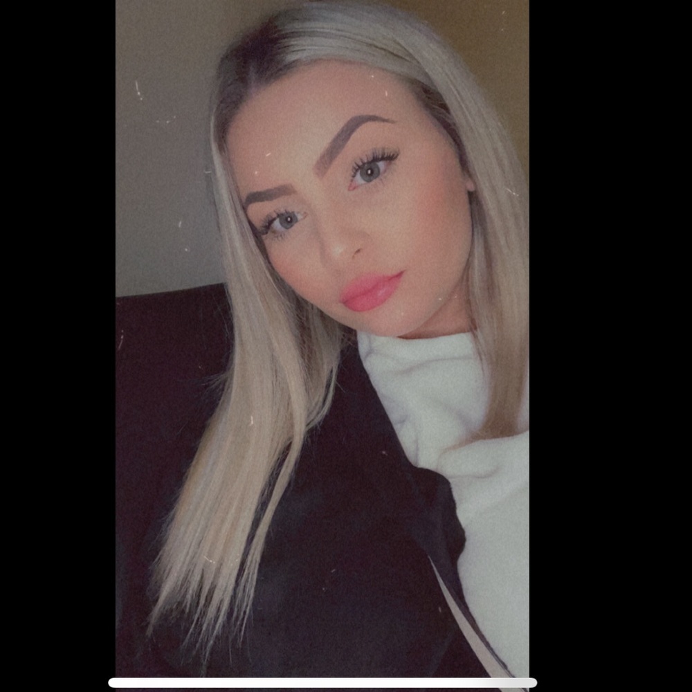 Meet your Posher, Cassandra